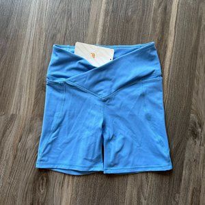 Fabletics Oasis PureLuxe Crossover 6" Short